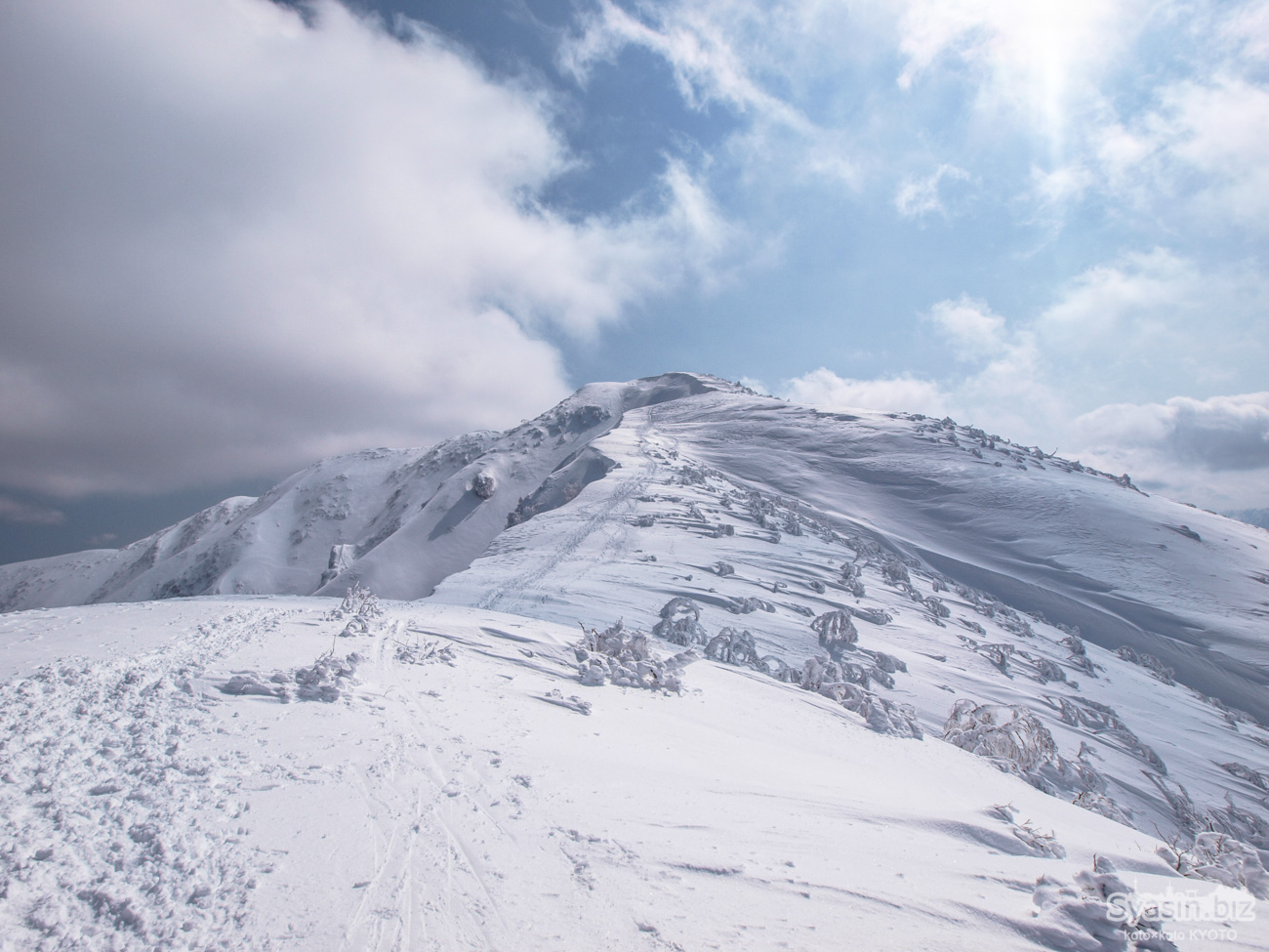 積雪期の荒島岳に山スキー登山！白山を望む大絶景（勝原コース）