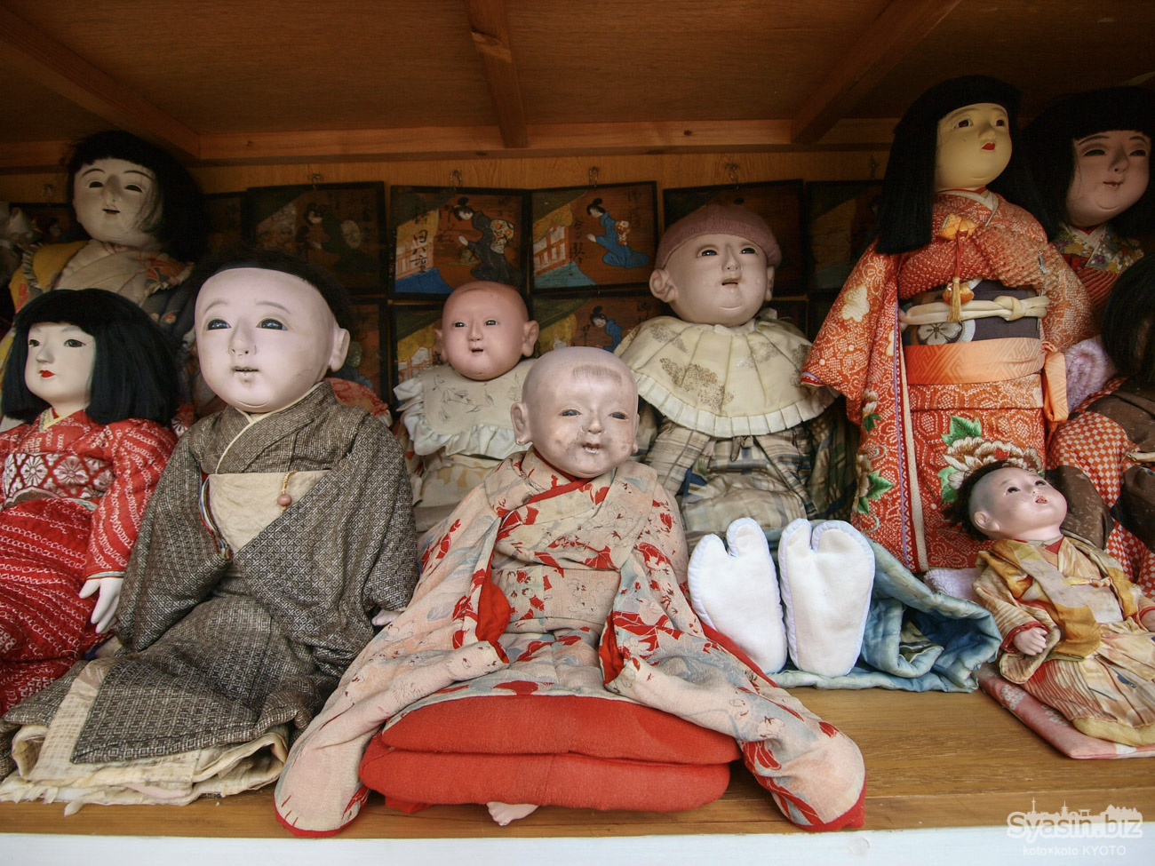供養人形がズラリ…京都の粟島神社・粟嶋堂宗徳寺