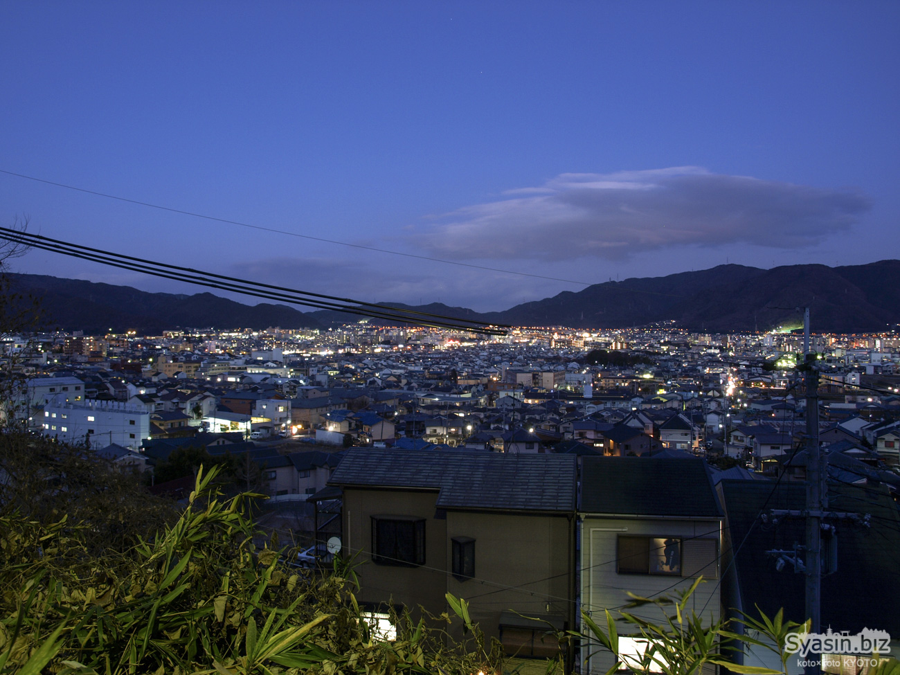 若宮八幡宮前の夜景 – 京都市山科区