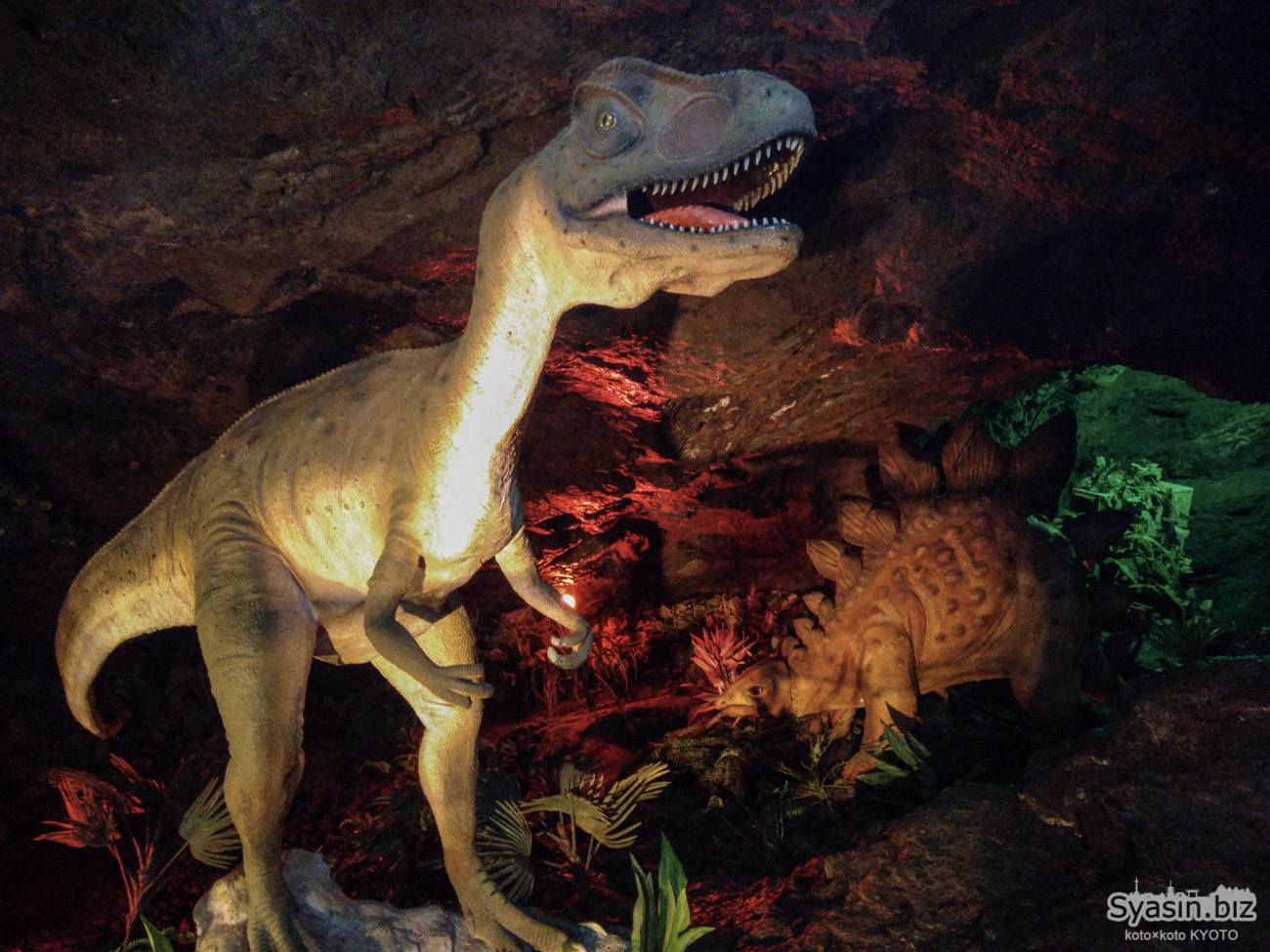 小原洞窟恐竜ランド – 洞窟に広がるジュラシックパークと地獄と極楽