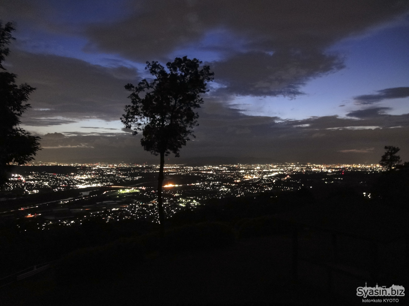 万灯呂山展望台の夜景 – 京都府井手町